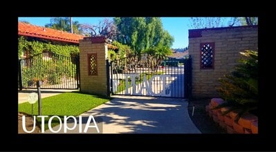 13922 Hewes Ave, Unit Unit 4 in North Tustin, CA - Building Photo - Building Photo