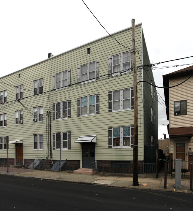 243 Liberty Ave in Jersey City, NJ - Building Photo - Building Photo