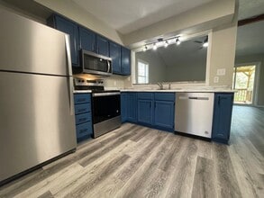 179 Calvin Way Cir in Hollister, MO - Building Photo - Building Photo