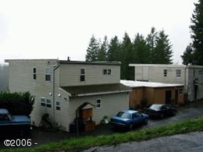 aka NE Beech Street in Toledo, OR - Foto de edificio - Building Photo