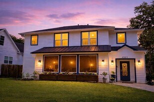 4503 McKinney St in Houston, TX - Building Photo
