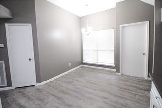 12323 Guernsey Dr in Tomball, TX - Building Photo - Building Photo