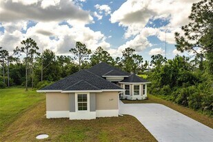 2730 Parasol Ln in North Port, FL - Building Photo