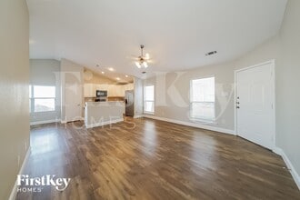 6412 Regina Dr in Fort Worth, TX - Foto de edificio - Building Photo