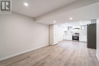 38 Busato Dr in Whitchurch-Stouffville, ON - Building Photo - Building Photo