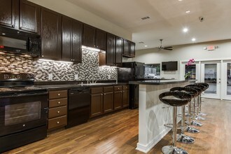 Vistas on the Park in Lewisville, TX - Building Photo - Building Photo