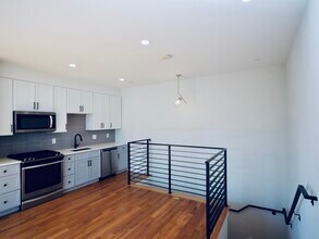 182 Bennington St, Unit #1 in Boston, MA - Building Photo - Building Photo