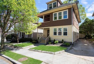97 11th St in Providence, RI - Building Photo
