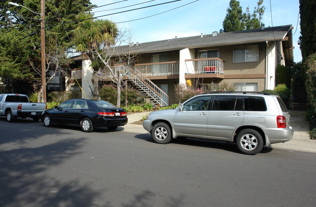 4217 Mckellar Ln in Palo Alto, CA - Foto de edificio