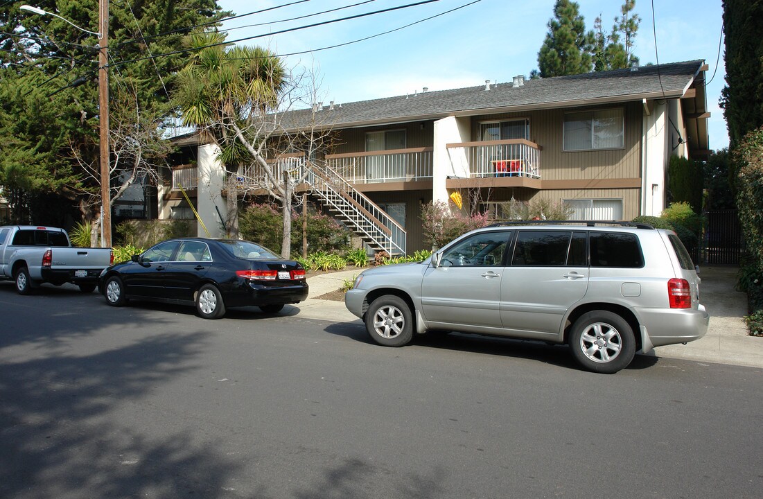 4217 Mckellar Ln in Palo Alto, CA - Building Photo