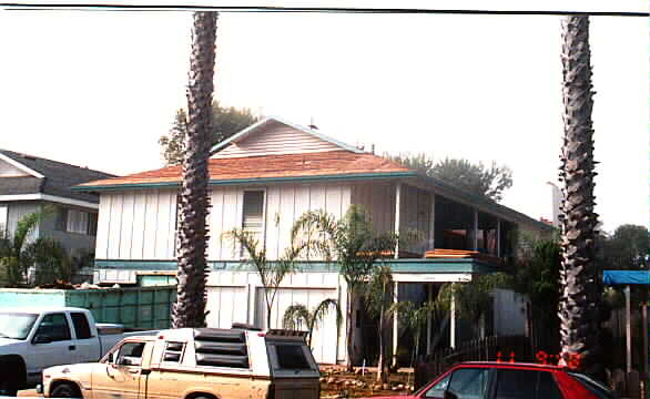 2651-2653 Bayshore Ave in Ventura, CA - Foto de edificio - Building Photo