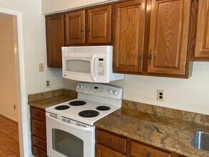 112 Wooden Carriage Dr in Hockessin, DE - Building Photo - Building Photo