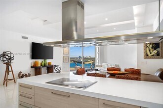 17301 Biscayne Blvd, Unit 1803 in Aventura, FL - Building Photo - Building Photo