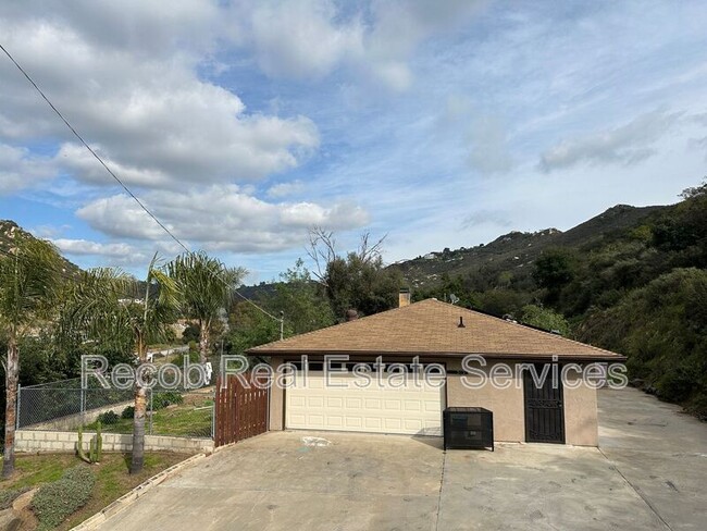 2027 Old Bend Rd in El Cajon, CA - Building Photo - Building Photo