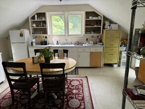 2 Upton Park, Unit B in Rochester, NY - Building Photo - Building Photo