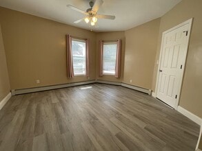 6 Vincent Pl in Lynbrook, NY - Building Photo - Building Photo