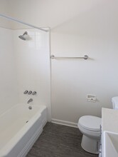 Oasis Apartments in Downey, CA - Building Photo - Building Photo