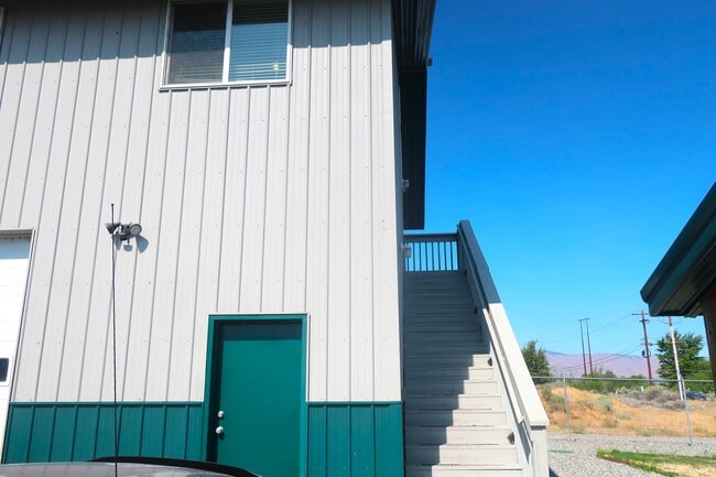 2710 Mill Pond Rd, Unit Loft
