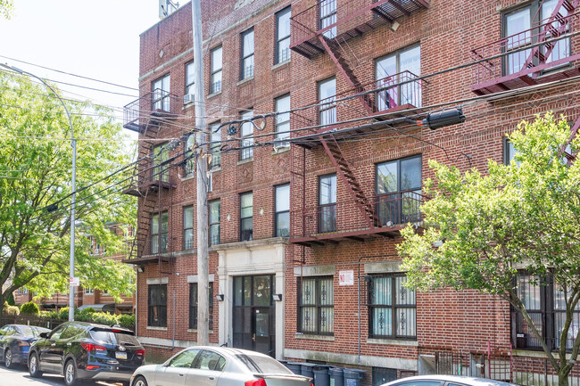 2102 Dean St in Brooklyn, NY - Foto de edificio - Building Photo