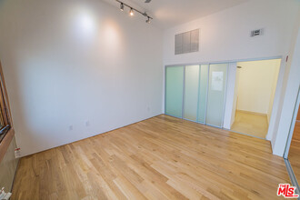 8 Brooks Ave in Los Angeles, CA - Building Photo - Building Photo