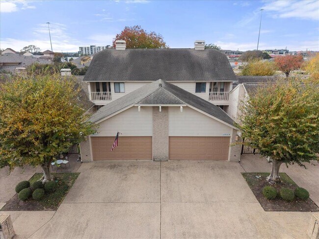 10900 Crown Colony Dr in Austin, TX - Building Photo - Building Photo