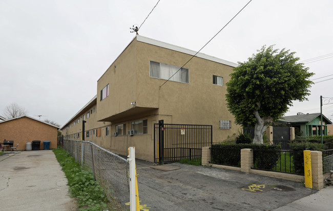 5123 Clara St in Cudahy, CA - Building Photo - Building Photo