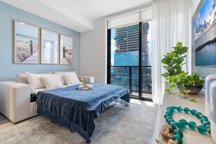 398 NE 5th St in Miami, FL - Building Photo