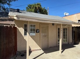 121 S 4th St in Patterson, CA - Building Photo