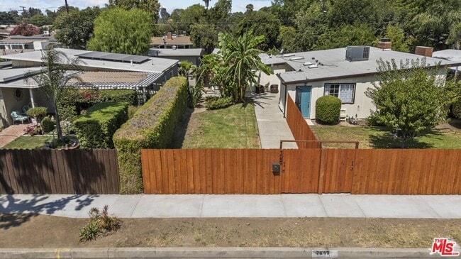 7659 Lindley Ave in Los Angeles, CA - Building Photo - Building Photo