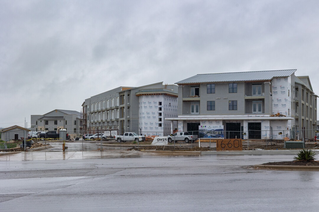 Evergreen at Whisper Valley in Manor, TX - Building Photo