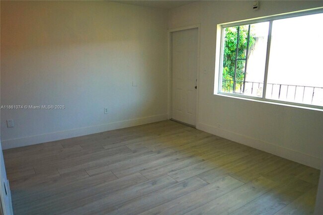 584 NW 65th St in Miami, FL - Building Photo - Building Photo