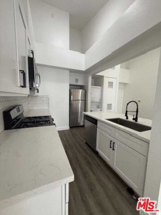 621 N Bronson Ave in Los Angeles, CA - Building Photo - Building Photo