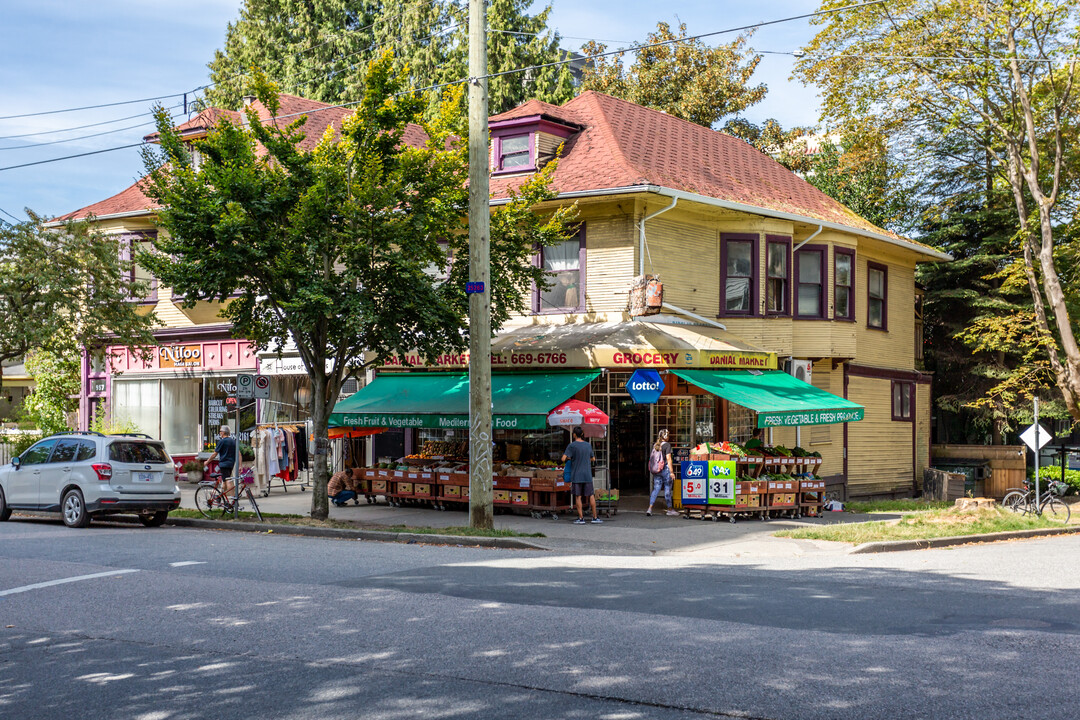 951 Nicola St in Vancouver, BC - Building Photo