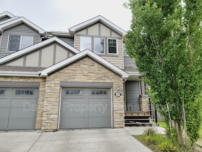 3209 Whitelaw Dr NW in Edmonton, AB - Building Photo - Building Photo