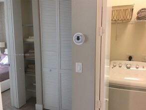6675 NW 102nd Path in Doral, FL - Building Photo - Building Photo