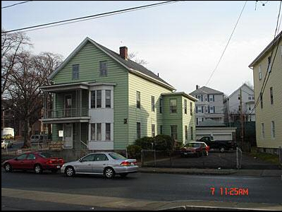 1057 N Main St in Fall River, MA - Foto de edificio - Building Photo