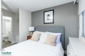 305 Dr. M.L.K. Jr St S, Unit 813 in St. Petersburg, FL - Foto de edificio - Building Photo