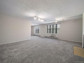 391 Sierra Vista Ln in Valley Cottage, NY - Building Photo - Building Photo