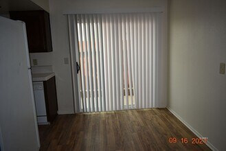 1605 N Erwin St in Ridgecrest, CA - Foto de edificio - Building Photo