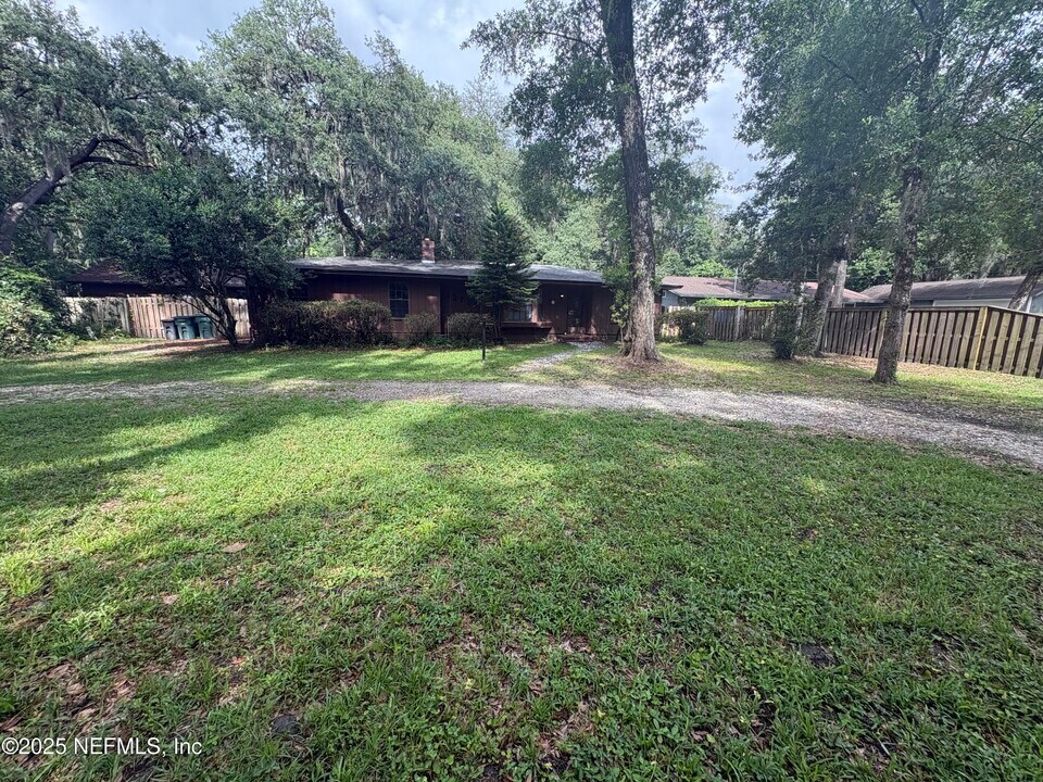 12723 Longview Dr W in Jacksonville, FL - Building Photo