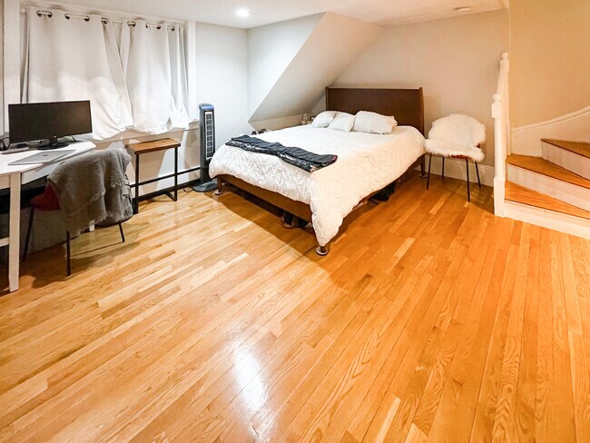 37 Gray St, Unit 1 in Boston, MA - Foto de edificio - Building Photo