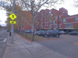 546 Centre St, Unit #1 in Boston, MA - Building Photo