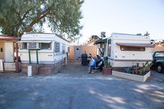 The Shady Rest in Henderson, NV - Building Photo - Building Photo