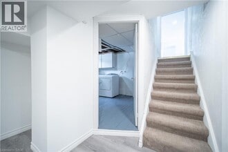 10 Monroe St in Cambridge, ON - Building Photo - Building Photo