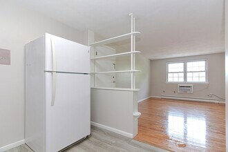 4 Colonial Village Dr in Arlington, MA - Building Photo - Building Photo