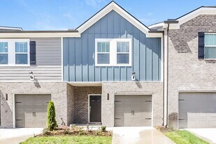 2005 Chaucer Ct in Lebanon, TN - Building Photo