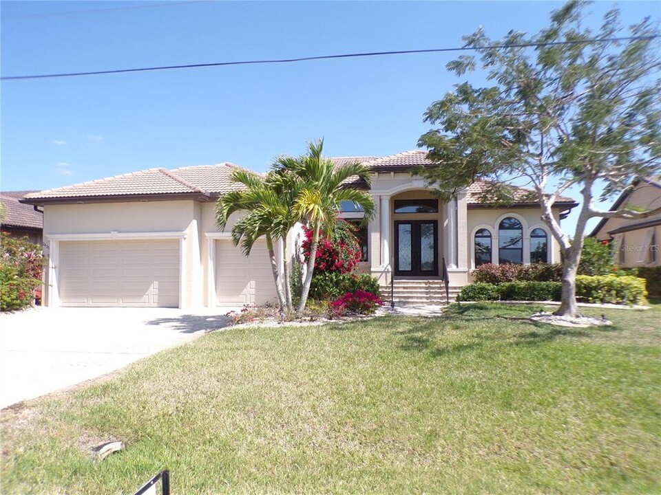 24211 Savory Ln in Punta Gorda, FL - Foto de edificio