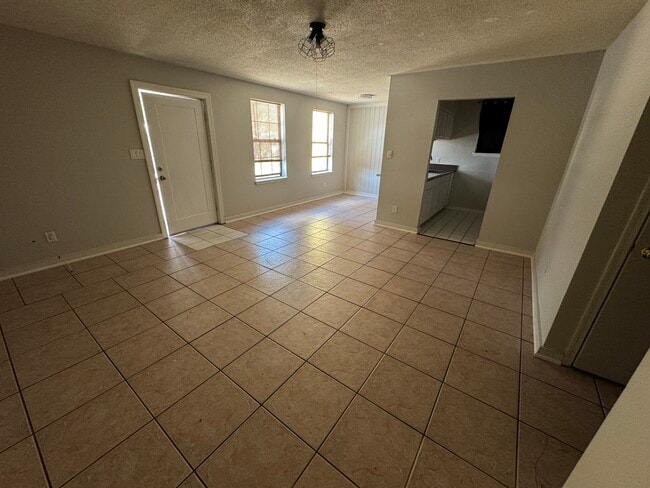 1863 Nekoma Ct, Unit A