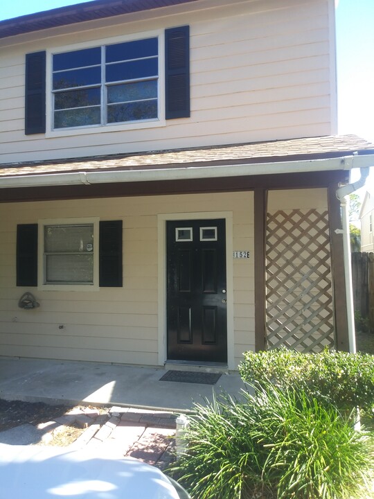 152 Douglas Rd W, Unit E in Oldsmar, FL - Building Photo