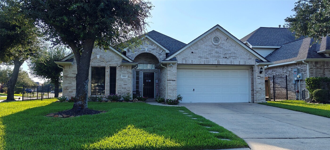 10203 Ripple Lake Dr in Houston, TX - Building Photo